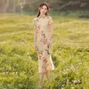 Ethnische Kleidung Frauen Sommer Sanfte Cheongsam Beige Floral Mid Lange Vintage Kleid Slim-fit Weibliche Kostüme Qipao S bis 3XL