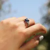 Pierścionki ślubne Crystalicznie niebieski sześcien cyrkonu pierścień srebrny kolor dla kobiet koktajl zaręczynowy prezent luksusowy biżuteria 2022