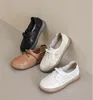 Scarpe eleganti singole casual Scarpe da ginnastica da donna Pelle bovina morbida superficie suola poco profonda 2022 suola in gelatina sneakers bianche Designer donna incinta traspirante hollow