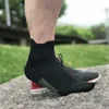 Sports Socks Niwe Sport Compression Running Ankle Black Adend snabb torr kondition Attic Short Layer Cut Out Sock L221026