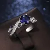 Bröllopsringar lyxiga silverfärgade runda klippa blå ädelstenar Sten kvinnors ring för cocktailparty Crystal Jewelry Lover's gåvor