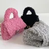 Kvällspåsar 2022 Designer Fashion Autumn Winter Match Hourglass Faux Fur Sherpa Bag Crossbody Chain Small Flap Handbag Pink Black Grey
