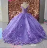 2023 Lüks Leylak Quinceanera Elbiseler 3D Çiçekler Dantel İnciler Aplike Boncuk Boncuklu Kadınlar için Omuz Balo Kupası Puffy Tatlı 16 Elbise Pageant