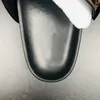 Pantofole estive Slide Bom 1A3R5M Eleganti sandali con diapositive Ciabatte piatte Cool senza sforzo con fibbie dorate regolate 2 cinturini Logo Box Large Size 35-42