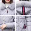 女性のトレンチコート大きな毛皮の冬のコート厚くなったパーカー女性ステッチスリムスリムコットンレディースジャケット2022