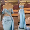 Prom Sexy Sukienki syreny jasne niebo niebieskie złudzenie na ramię w rozmiarze arabskie koronkowe aplikacje kryształowe koraliki satynowe z boku
