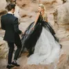 Svartvita bröllopsklänningar brudklänning gotiska strandland v hals spets applikation svep tåg en linje anpassad plus size vestido de novia