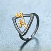 Anelli nuziali Triangolo femminile squilibrio anello sottile cavo sottile vintage oro nero geometrico Impegno per fiori nuziali per donne