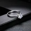 Trouwringen Esthetische Koreaanse verloving voor vrouwen Elegante zilveren kleur 6 Clows Glansende zirkoonring Kpop Fashion Jewelry R013