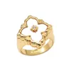 Fashion Fashion rétro Retro Vintage Clover Designer Band anneaux 18k Gold Luxury Shell Diamond Shining Flower Ring Bijoux3473213