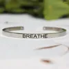 Bangle rostfritt stål armband för kvinnor män silver hjärta öppna positivt graverat mantra inspirerande citat smycken gåvor