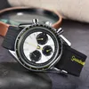 Omeg Men's Watch 2022 New Men's Watch Full Skala Working Quartz Watch hochwertige Luxusmarke Topie -Gummi -Band -M￤nnermode hochwertige Luxusmarke
