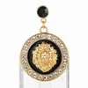 Hip Hop Lion Head Charm Stud örhängen Guldfärglegering Crystal Black Emamel Basketball Wives Costume Jewelry7253195