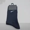 Calcetines de diseño Calcetines para hombre Calcetines de color sólido para mujer Algodón Transpirable Deportes que absorben el sudor Calcetines Baloncesto Fútbol NK Bordado