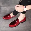 Scarpe per vestiti 2022 Fashion puntato per le dita dei piedi per le punta del brevetto oxford per il matrimonio formale Zapatos Hombre