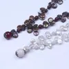Cadenas Botón marrón / blanco Forma plana Forma natural Perla real Cristal y mujeres Colgante Collar Joyería Regalos de mamá
