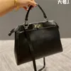 Sevimli 2023 yeni omuz çantaları lüksler tasarımcıları çanta çanta el çantası messenger kadınlar moda çanta baskılı klasik çapraz debriyaj çantası cüzdan siyah kahverengi