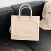 2022 Designer Fashion Ladies Hand Sac en relief de grande capacité à une épaule Vendre de couleur Tote253Z