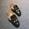 Designer tofflor päls Princetown Mules Flats Women loafers äkta läder sandaler casual skor metallkedja sko män spets sammet