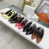 2022 Suede Leather Dress Shoes 9cm spetsiga sandaler pumpar guldklackad gr￶nrosa svarta h￶ga klackar paljettbankett stilettos shine cap toe tips sexig kvinnor sommarsko