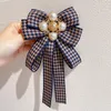Brosches koreanskt tyg b￥ge slips p￤rla bowknot slips mode brittisk stil skjorta krage stift f￶r m￤n och kvinnor tillbeh￶r