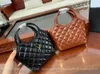 Yeni kadınlar mini totes çanta 2023 moda siyah sevimli hobo zincir deri omuz çantası tasarımcı bayanlar crossbody çantalar koyun derisi çantalar