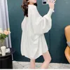 女性のトレンチコート超薄型通気性のあるアイスシルク日焼け止め女性長袖2022夏の韓国語バージョンルーズUV耐性シフォン
