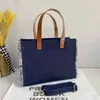 New Totes skyddar svarta kvinnor handväska för kvinnlig trend denim axelväska brev broderi damer crossbody handväska rese shopping tote y2209