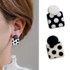 Stud -oorbellen Hoge sense Earring thee trend in 2022 Retro Red en Black Polka Point Uniek ontwerp Frans Hepburn Fashion Jewelry