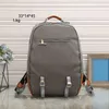 Designers de alta qualidade Bags Monogramas masculinos Titanium Discovery Backpacks Luxurys GM Tela e Genuine Leather Men Sling Bussines Travels Backpack Outdoor