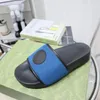 Pantofole con piattaforma spessa ad incastro Sandalo Pantofola Modello a fragola Lettere ricamate Spiaggia Scivoli casual Infradito Piattaforma da donna Aumenta antiscivolo