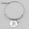 Även om hon är lite är hon hård inspirerande hand stämplad graverad hänge charm armband silver färg smycken 10 st parti 4721380