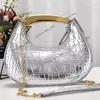 Cuir de crocodile estampé brillant Bianca Mini Hobo Sac à main de créateur avec poignée en métal sculptural de couleur dorée Sangle de chaîne amovible avec coussinet en cuir Sacs à bandoulière