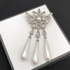 Spilla di alta qualità Orecchini Collane Set Designer Moda Orecchini a bottone Marchi Spilla di lusso Classica collana di diamanti con perle d'argento 4 stili