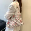 Bolsas noturnas 2022 Bolsas plissadas de verão Vintage Floral Lattice Padrice ombro de estilo coreano Mulheres Bolsa de mão grande comprador