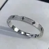 Designer de luxo titânio aço preto parafuso cheio diamante pulseira amor pulseira para homens e mulheres festa casamento casais presente jóias273m