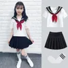 衣類は女の子のための学校の制服をセットします。