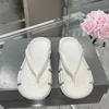 New Women Flip Flops Thick Bottom Platform Slippers Casual Breathable Beach Sandals Design Women Slipper