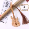 Bokmärke Creative Natural Bamboo Bookmarks Retro Guitar Bass Tassels Book Decoration Holder Clip Lable Markers for Reading Lovers Dr Smtuk