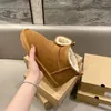 2022 Mini Snow Boots Женщины теплые ботинки зимние классические туфли овчарки ковы кожаная кожаная плюшевые пинетки с мехом Eu35-43