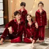 Aile Eşleşen Kıyafetler Yıl Yetişkin Çocuk Giysileri Sıcak Velvet Placewear Kış Noel Pijamalar Seti 221028