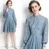 Casual Kleider Vintage Herbst Winter Stickerei Spitze Blau Kleid Mode Frauen Stehen Kragen Aushöhlen Laterne Hülse Einreiher Mini