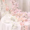 Dekorativa blommor 1,8 m körsbärsblommor Konstgjord vinstockar hängande pedant för bröllops bågvägg hemmansar