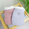 Abbigliamento per cani Abito da cardigan invernale attraente per animali domestici Vestito con gilet trapuntato in seta Costume caldo per la casa