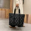 Borse di tela del progettista di marca Borse a spalla invernali da donna Nuove borse da donna Borsa shopper di grande capacità in nylon di alta qualità