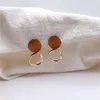 Dos Boucles D'oreilles Vent Givré Sans Percé Tempérament Féminin Mode Français Géométrique Mat Peinture Rétro Oreille Clips