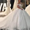 2023 Glitter Dubai Arabia Ballkleid Brautkleider mit langen Ärmeln Perlen Spitze appliziert Plus Size nach Maß Brautkleider Kristall R221t