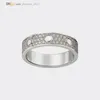 Kärleksring Designerringar För Kvinnor/Män LOVE Bröllopsguldband Diamond-Pave Lyxsmycken Tillbehör Titanstål Guldpläterad Never Fade Inte Allergisk 21621802