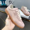 Sapatos de luxo de marca esportiva de sapatos casuais impressos para homens e mulheres casais de designer de renda tênis de graffiti design de salto plano mm6 sapatos de fábrica corredor tenis.