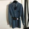 23 KASUAL DENIM SHIRT KLÄNNING AV MAIST BAG DECORATION BELE BUCKLE Dresses Långärmad triangel Etikett kjolar för kvinnor streetwear